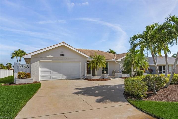 Oversized 2 car garage and tile roof