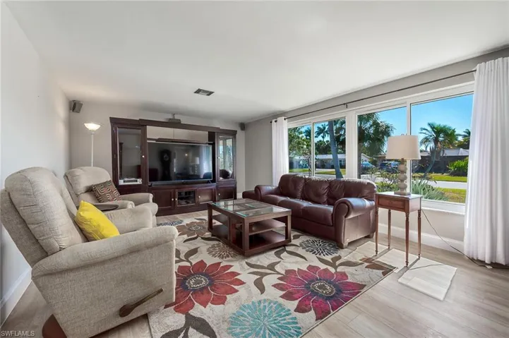 Light & bright living room.