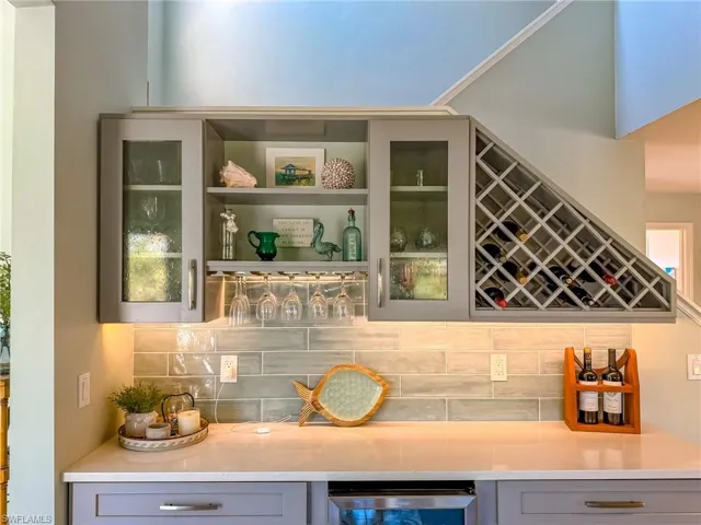 Bar with backsplash and a dry bar