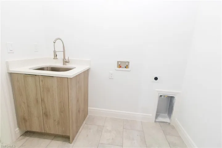 Laundry area featuring hookup for a washing machine and electric dryer hookup