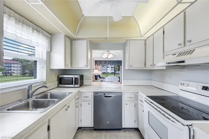 1056 Forest Lakes Dr C211, Naples, Florida 34105
