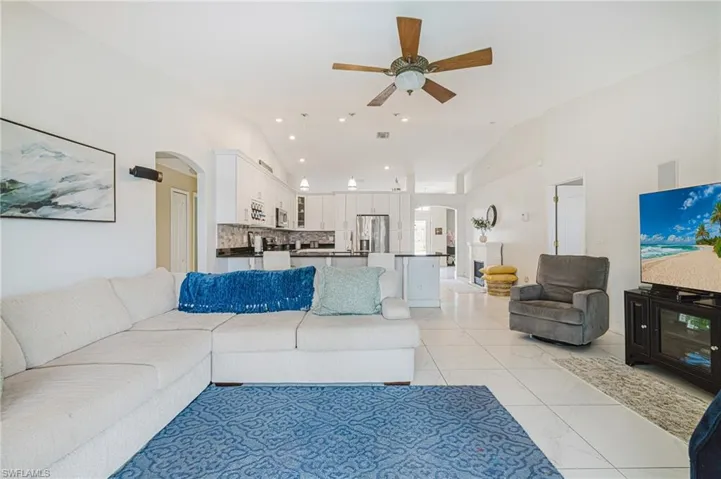 1926 Se 18th Ave, Cape Coral, Florida 33990