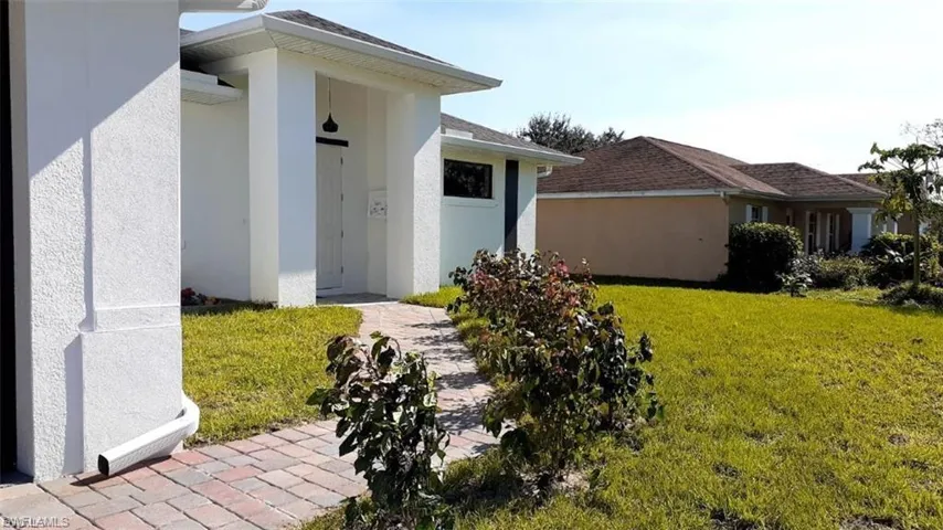 1201 Ne 18th Pl, Cape Coral, Florida 33909