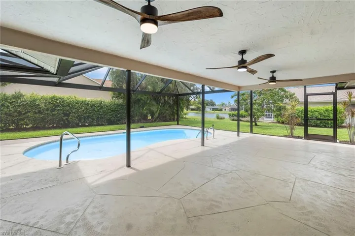 10340 Regent Cir, Naples, Florida 34109
