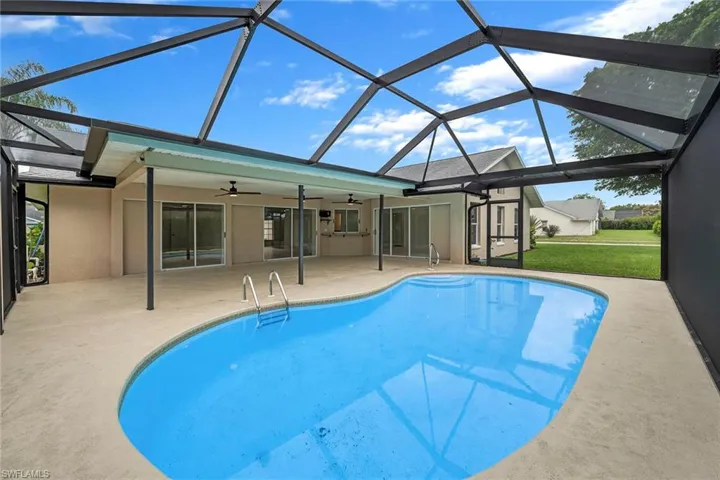 10340 Regent Cir, Naples, Florida 34109