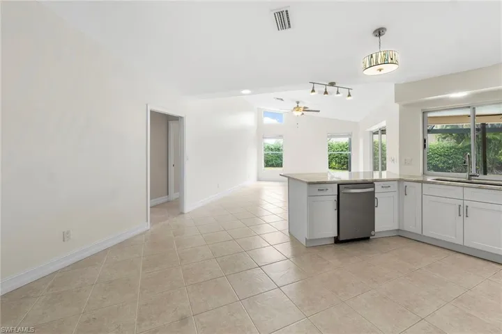 10340 Regent Cir, Naples, Florida 34109