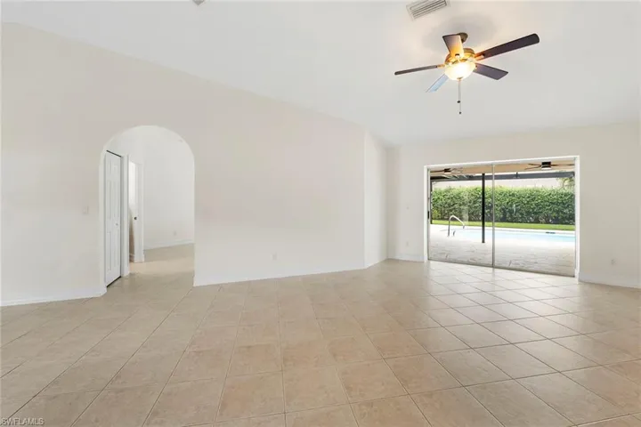 10340 Regent Cir, Naples, Florida 34109