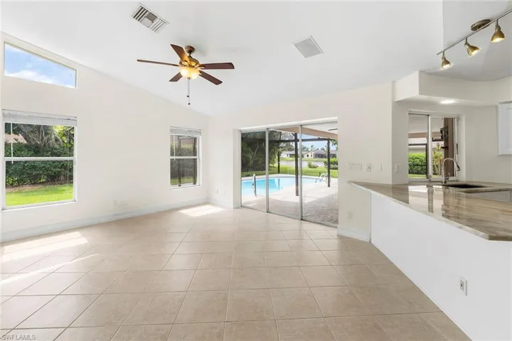 10340 Regent Cir, Naples, Florida 34109