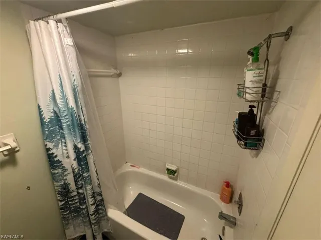 Bathroom with shower / tub combo with curtain