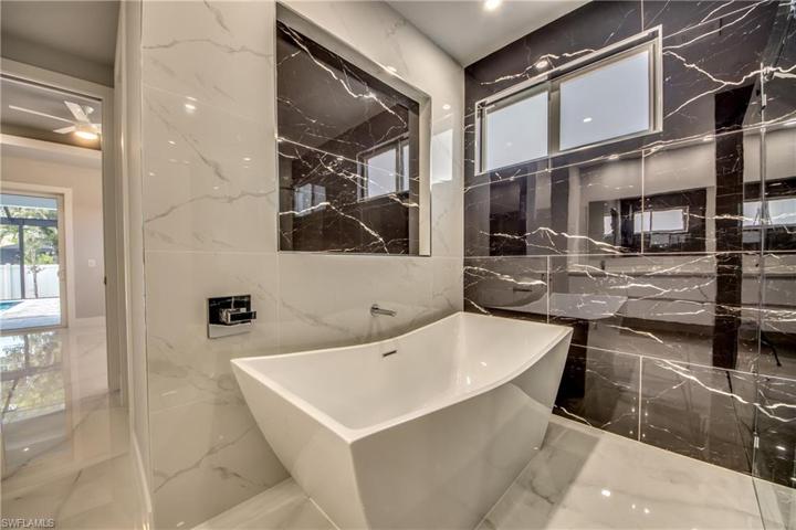 4518 SW 9th PL, CAPE CORAL FL 33914