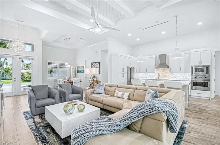 1114 6th Ln N, Naples, Florida 34102