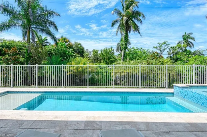 1114 6th Ln N, Naples, Florida 34102