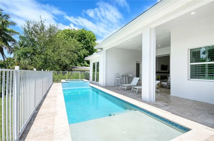 1114 6th Ln N, Naples, Florida 34102