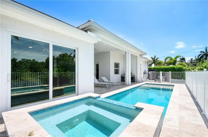 1114 6th Ln N, Naples, Florida 34102