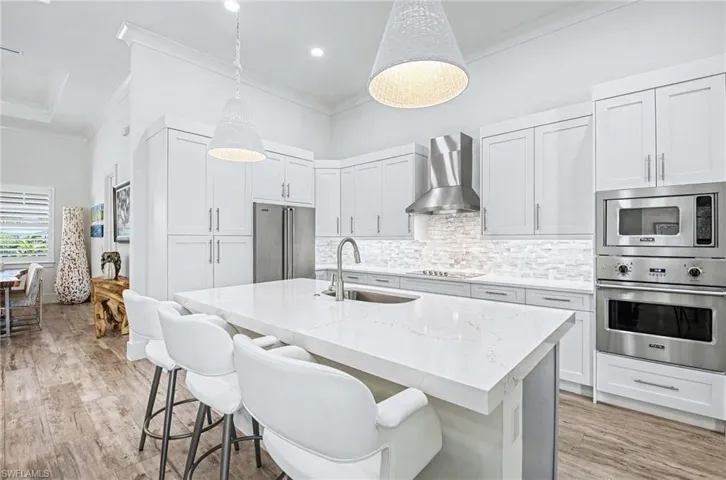 1114 6th Ln N, Naples, Florida 34102