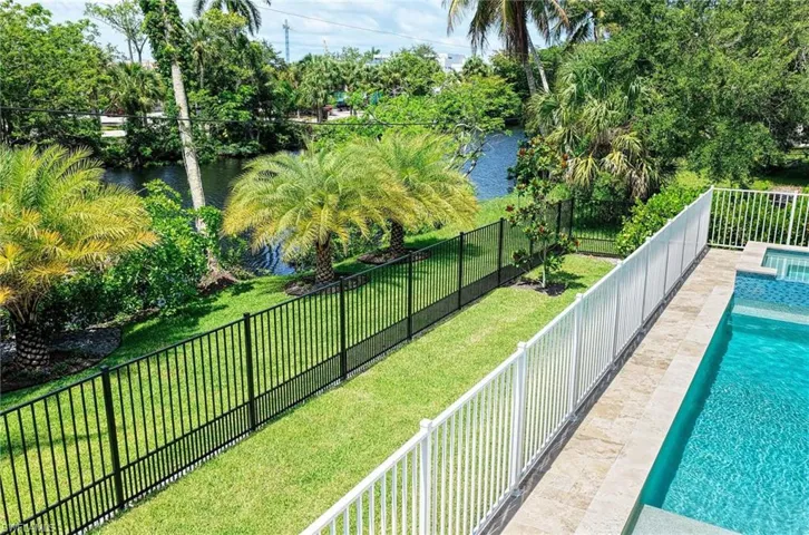 1114 6th Ln N, Naples, Florida 34102