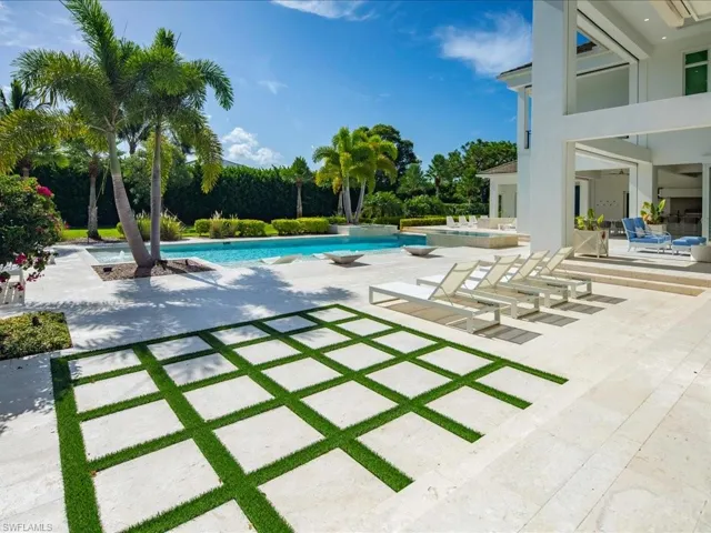 188 West St, Naples, Florida 34108