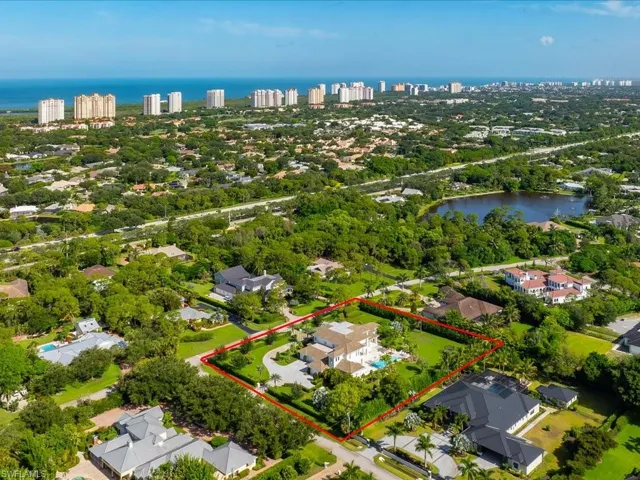 188 West St, Naples, Florida 34108
