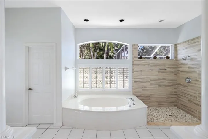 3791  Lakemont  DR, Bonita Springs, FL 34134