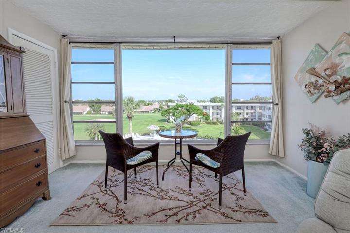 Open Lanai over looks the pool