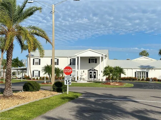 Clubhouse/Common Grounds