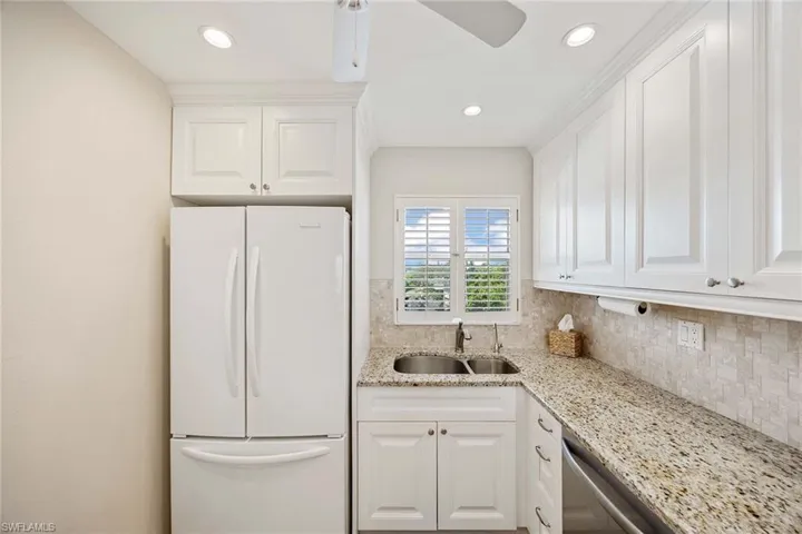 45 High Point Cir S 303, Naples, Florida 34103