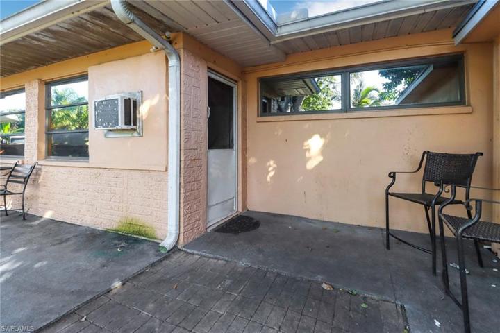Closed in lanai / Possible Apartment 2