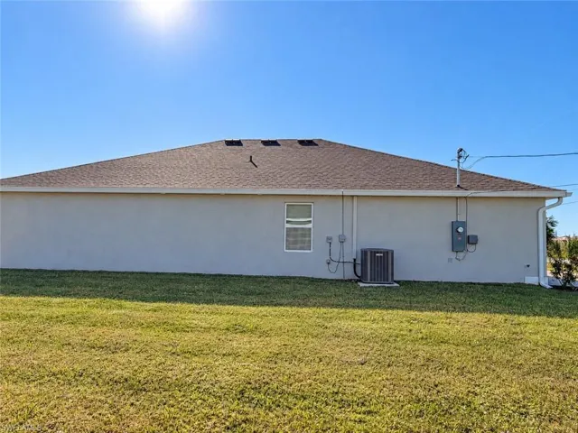 429 Ne Juanita Pl, Cape Coral, Florida 33909