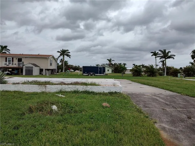 10  Cottonwood  DR, Fort Myers, FL 33908