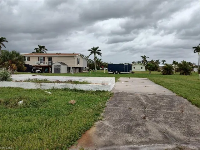 10  Cottonwood  DR, Fort Myers, FL 33908