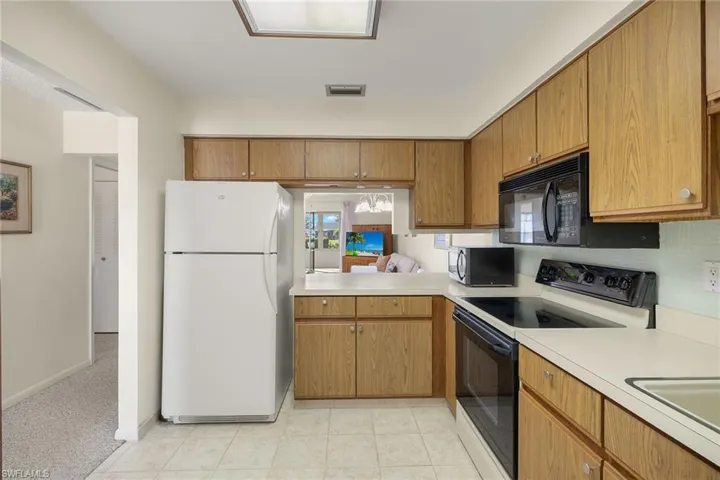 Kitchen with breakfast bar