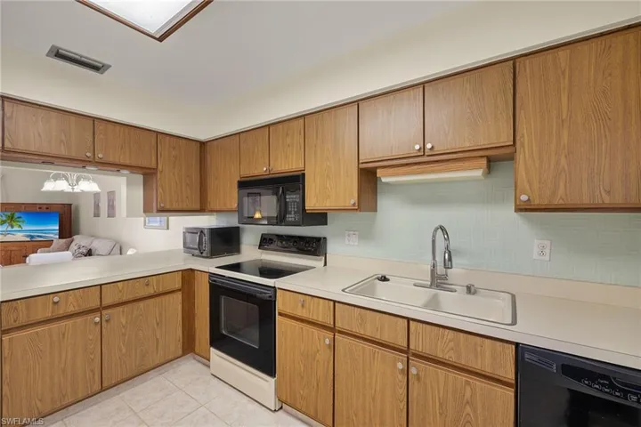 Double sink in kitchen