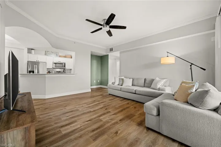 Living room w. added niche or closet
