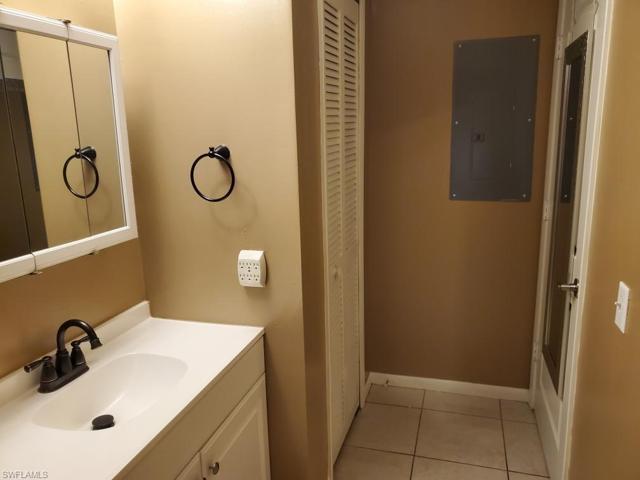 Unit 4 bathroom