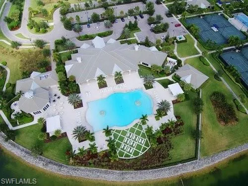 Bird's eye view of a pool area