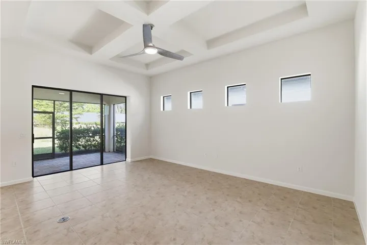 Living room with floor plug-in.