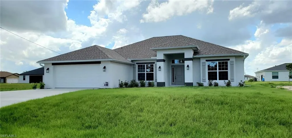 View of front facade with a garage and a front yard