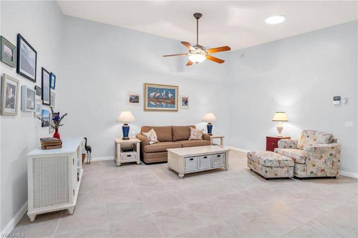 SKY lights!!! Flex room family, living or formal dinning