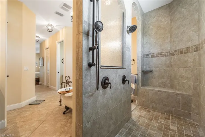 2213 Se 19th Ave, Cape Coral, Florida 33990