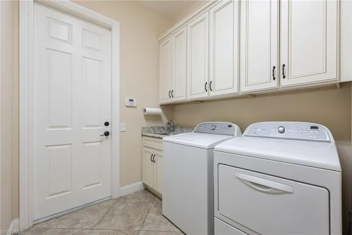 2213 Se 19th Ave, Cape Coral, Florida 33990
