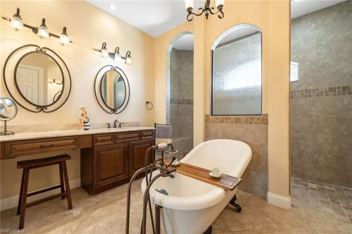 2213 Se 19th Ave, Cape Coral, Florida 33990
