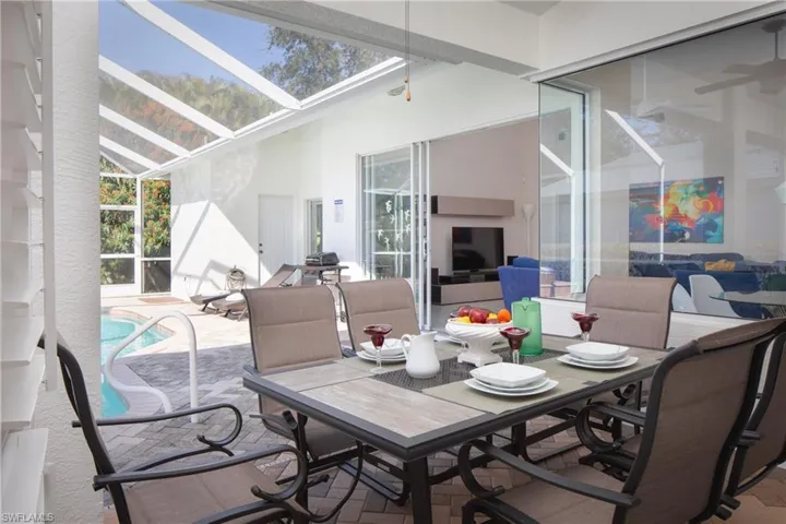 Sunroom / solarium with ceiling fan