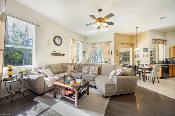 Family room - tons of room!
