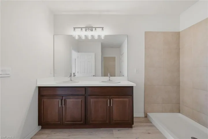2909 Nw 22nd Ave, Cape Coral, Florida 33993