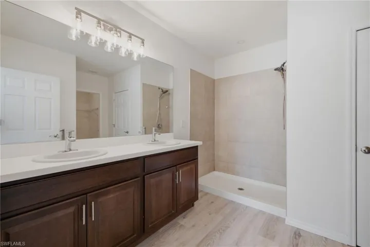 2909 Nw 22nd Ave, Cape Coral, Florida 33993