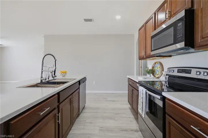 2909 Nw 22nd Ave, Cape Coral, Florida 33993