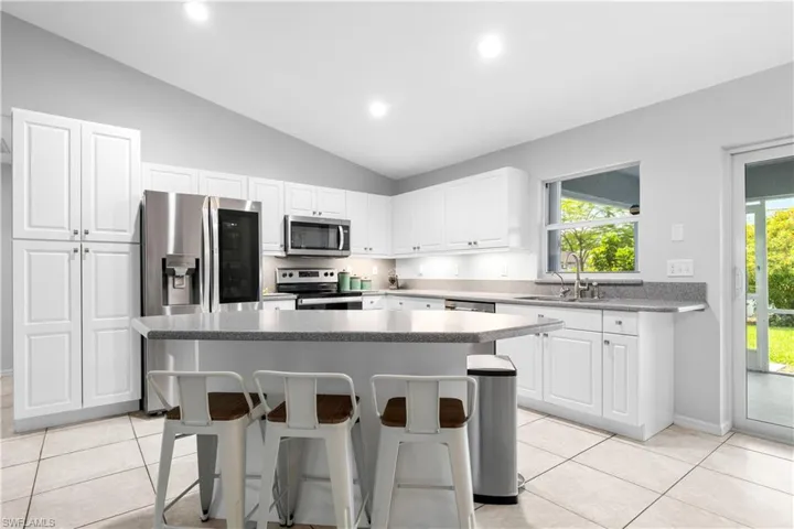 1108 Sw 44th Ter, Cape Coral, Florida 33914