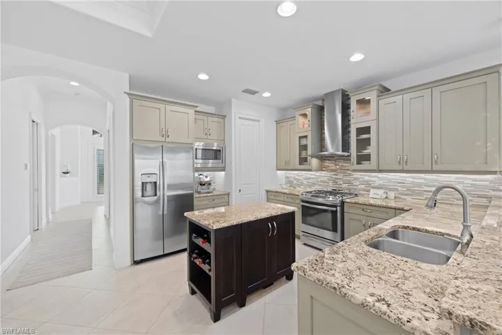 551 99th Ave N, Naples, Florida 34108
