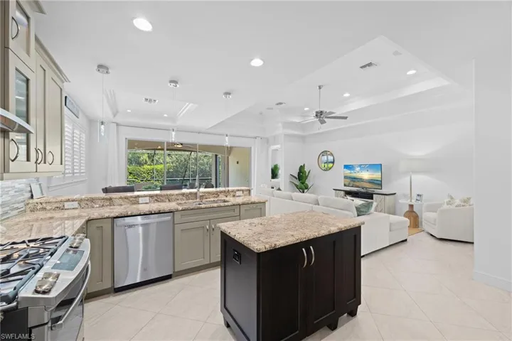 551 99th Ave N, Naples, Florida 34108