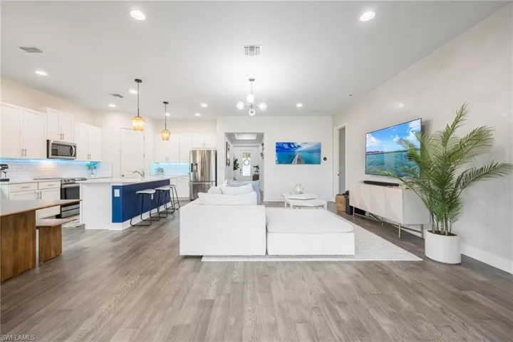 3323  Pilot  CIR, Naples, FL 34120